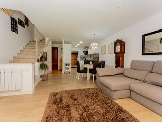 Casa in Les Botigues de Sitges. Exclusiva casa con jardin