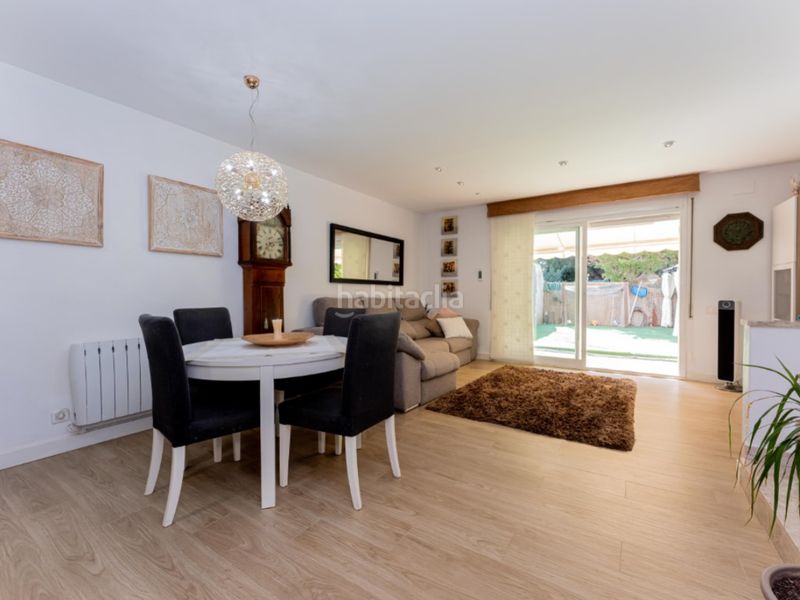 Foto f66e0e7e-9f03-442d-9696-58f2826c34fb. Casa amb aparcament a les botigues de Sitges Sitges