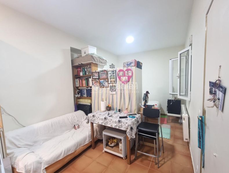 Foto 0d1a5b56-8b52-4bdf-a92e-8cd9b7fad389. Estudi a Bellas Vistas Madrid