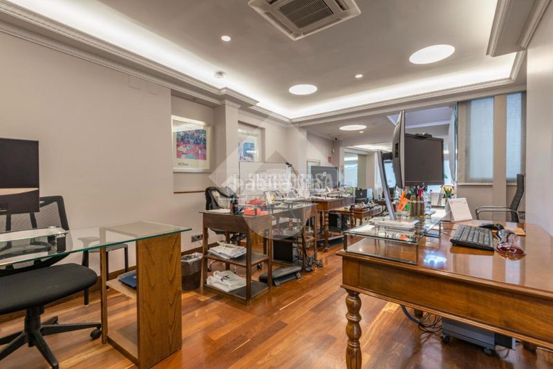 Foto e200c5b4-7a53-4a14-a5ba-aebb48b82f28. Edificio  en venta en Villaverde Alto Madrid