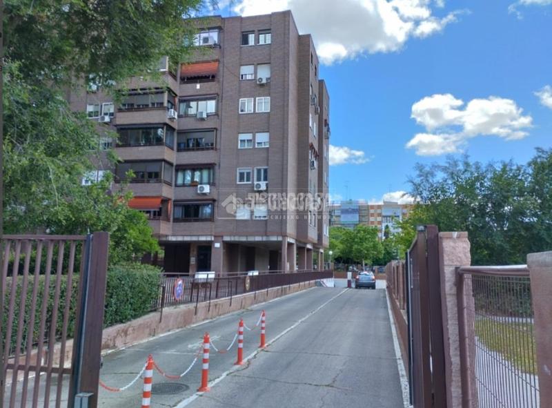 Foto d17a89a6-b4c6-40ff-a7d8-65c6e1feafd0. Parking coche boxplaza de garaje en venta en Norte-Universidad Móstoles