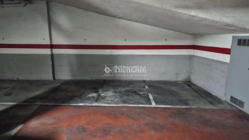 Foto f7fdaaad-a92a-4ecc-afb6-6afa15a5691a. Parking coche boxplaza de garaje en venta en Russafa Valencia