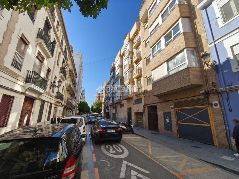 Foto 33b156fa-e2e6-4b21-9b62-03cb947771af. Aparcament cotxe a Russafa Valencia