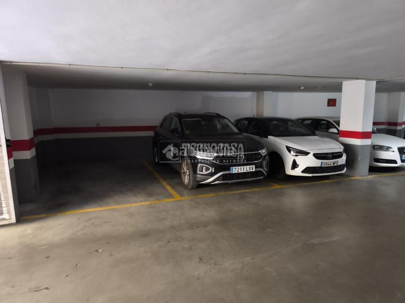 Foto 47728ff2-fd2b-4d5d-ae31-0de6d481d9bd. Aparcament cotxe a Russafa Valencia