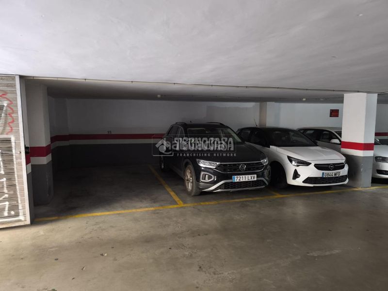 Foto 60375728-c78a-4420-adc4-54625e0bd8de. Aparcament cotxe a Russafa Valencia