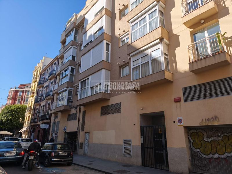 Foto 68b10ce3-1b41-4563-ad96-427ed4029718. Aparcament cotxe a Russafa Valencia