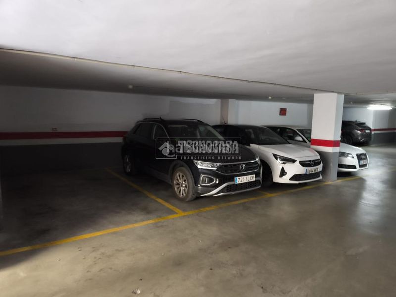 Foto 9995b539-ed07-4859-a136-2061e59ef4dd. Aparcament cotxe a Russafa Valencia