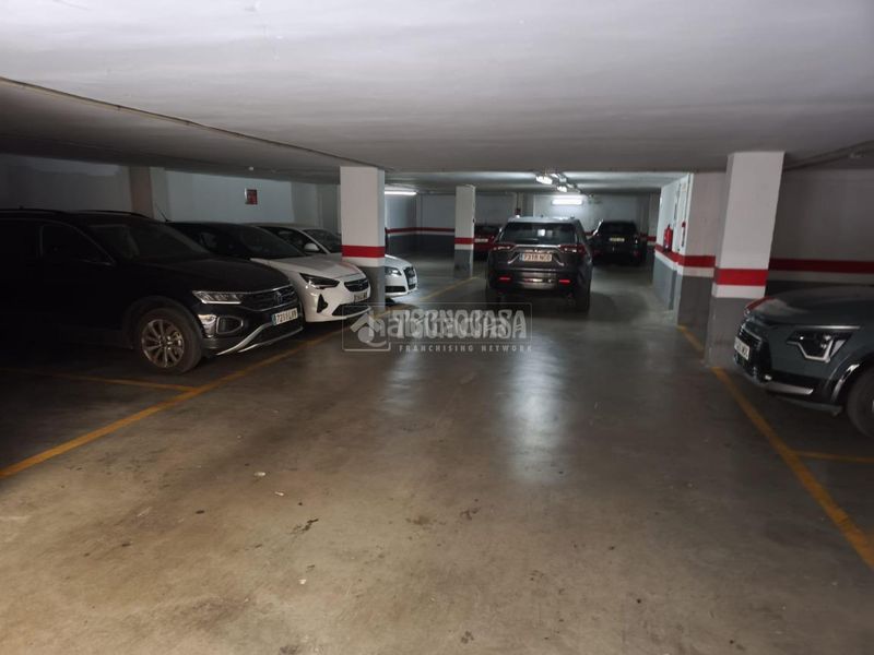 Foto e2c77162-a2da-464f-a802-806a14792083. Aparcament cotxe a Russafa Valencia