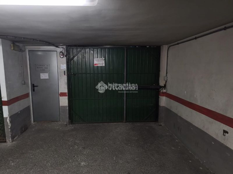 Foto d02b492e-a353-49be-bac5-9647caea49a5. Aparcament cotxe a Mont Olivet Valencia