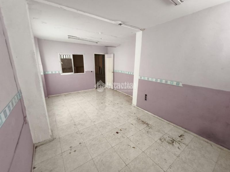 Foto b6f94dd2-f012-408f-aadf-c4c0396e637c. Local comercial a Russafa Valencia