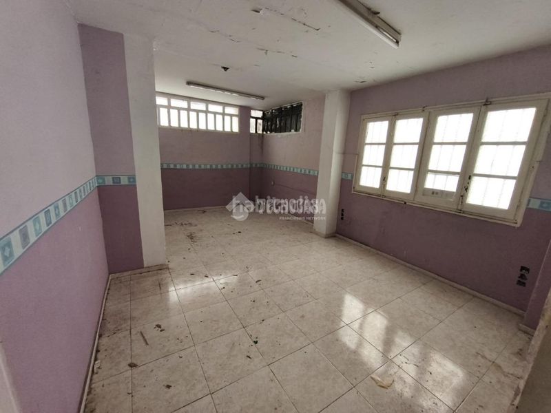 Foto f19eae80-b415-4615-adb5-66a9480ea911. Local comercial a Russafa Valencia