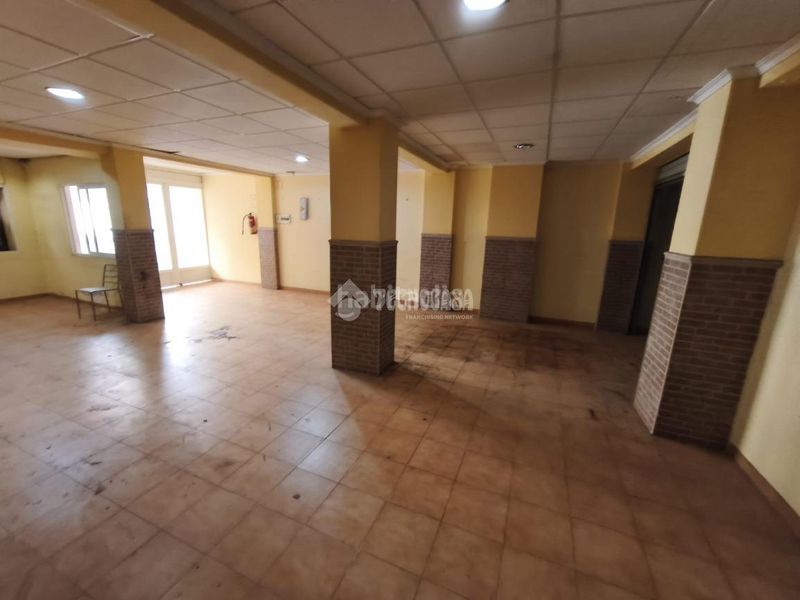 Foto f28d5214-bfdd-448d-ad35-9b42a39dd781. Local comercial a Russafa Valencia