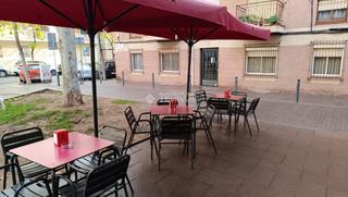 Local commercial dans Porta. Traspaso en venta en barcelona