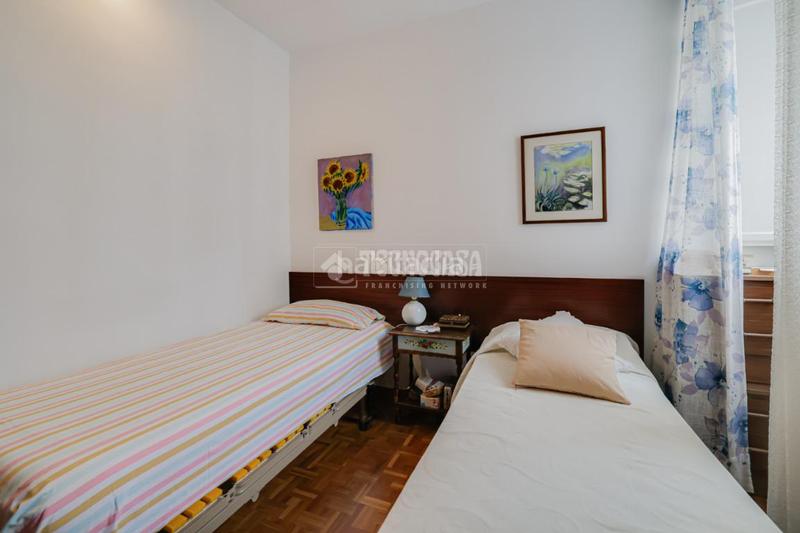 Foto 08d1ece8-8afa-4611-bb1a-1377cbab8650. Piso  en venta en Turó de la Peira Barcelona