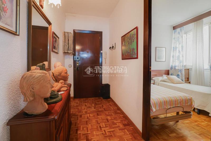 Foto 0ba8ff1d-2382-45f0-b0bb-59ca0248b7bc. Piso  en venta en Turó de la Peira Barcelona