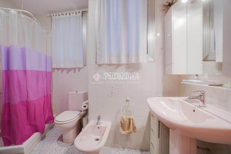 Foto 0d54c97a-57c0-47fd-bea8-6ce0e7d3d789. Piso  en venta en Turó de la Peira Barcelona