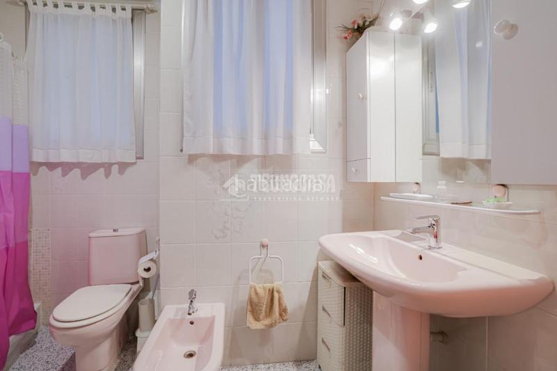 Foto 4457f403-6dcf-426a-8765-0e9187b9da43. Piso  en venta en Turó de la Peira Barcelona