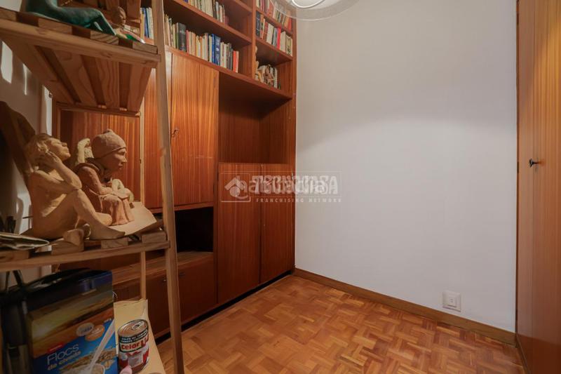 Foto d16a6d94-7bc5-4b4b-9a83-804206e46cff. Piso  en venta en Turó de la Peira Barcelona