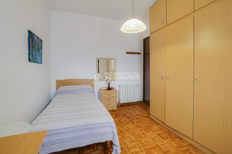 Foto ea267f70-1dd8-4574-84e0-ea21a7877a03. Piso  en venta en Turó de la Peira Barcelona