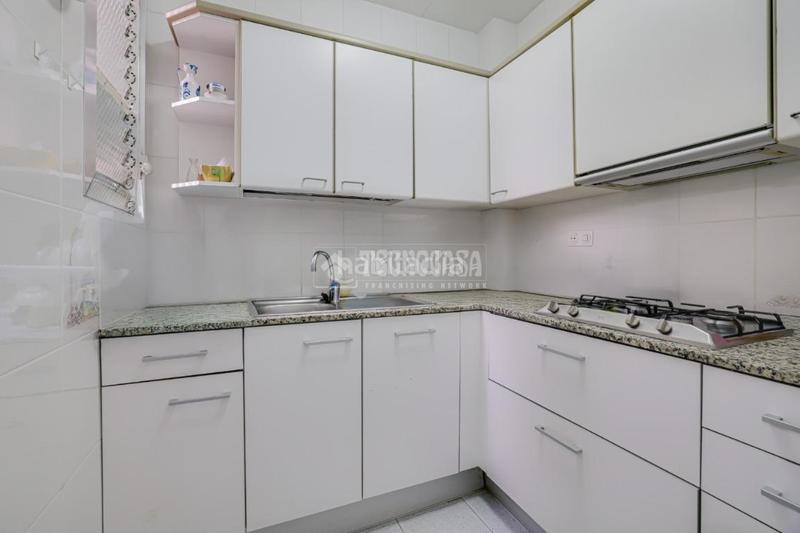 Foto ef85b1da-0c52-490a-85ff-844f5bdf8d39. Piso  en venta en Turó de la Peira Barcelona