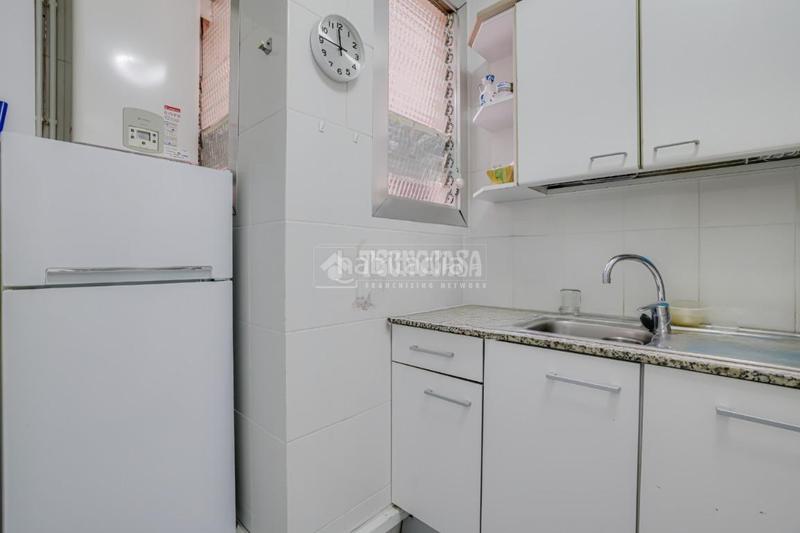 Foto fb9058d4-8af6-459a-8bcb-38afb42a5281. Piso  en venta en Turó de la Peira Barcelona