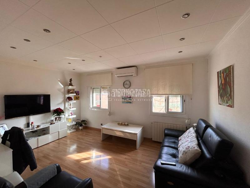 Foto 02a27f3e-2fd2-4fdf-aa37-c5ccc33d4fc0. Piso  en venta en Turó de la Peira Barcelona