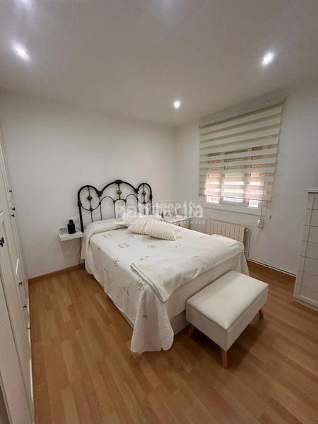 Foto f6727b44-64d4-46d5-81ec-2016136cc234. Piso  en venta en Turó de la Peira Barcelona