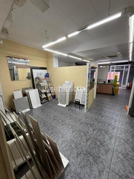 Foto 1000c6f2-1280-4c0e-9617-48a9774bee8d. Local comercial  en venta en Porta Barcelona