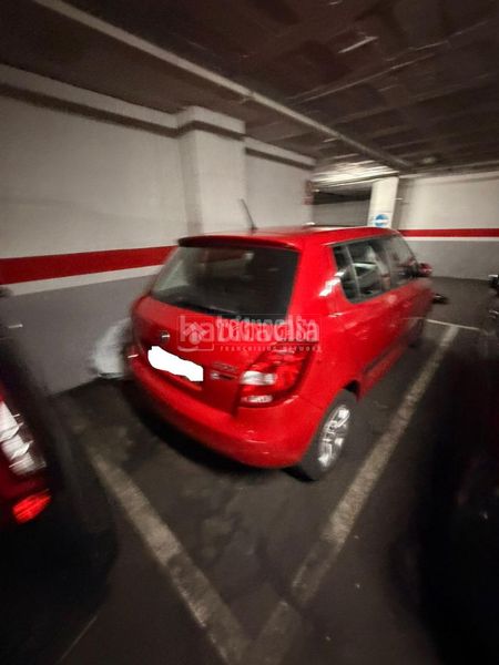 Foto c4fc6c71-eb9a-4f5d-858e-d69899565fdc. Aparcament cotxe a Porta Barcelona