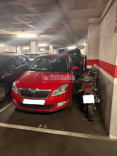 Foto c89efe5e-2124-49b2-a9e6-2305a9c0b29a. Aparcament cotxe a Porta Barcelona