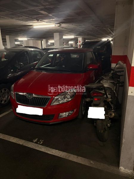 Foto f3c378d7-ba70-4261-8684-33d3273f207a. Aparcament cotxe a Porta Barcelona
