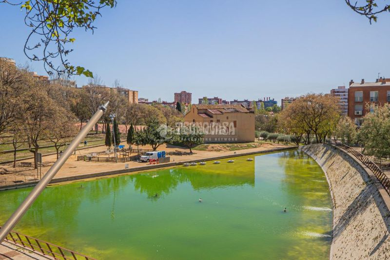 Foto 51ce720f-0d85-484c-82d4-920872068a1f. Edifici a Horta Barcelona