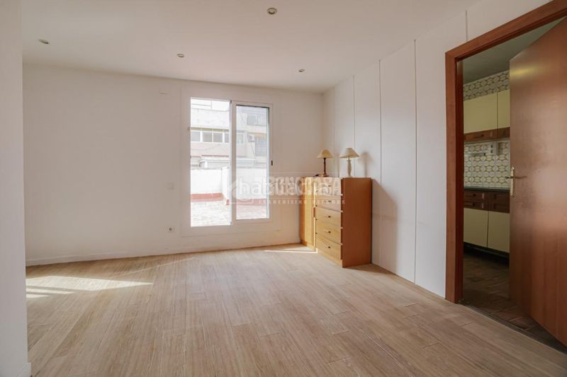 Foto 0eb6ebd1-3230-4397-8e32-32c6e7bab862. Pis a Porta Barcelona
