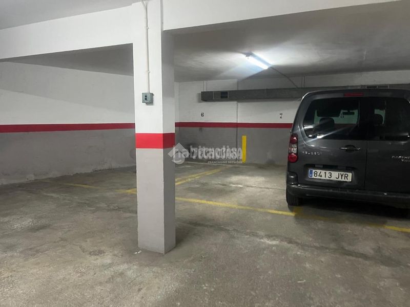 Foto 4acea3d7-b3ca-463c-a337-5d749982ce57. Aparcament cotxe a Porta Barcelona