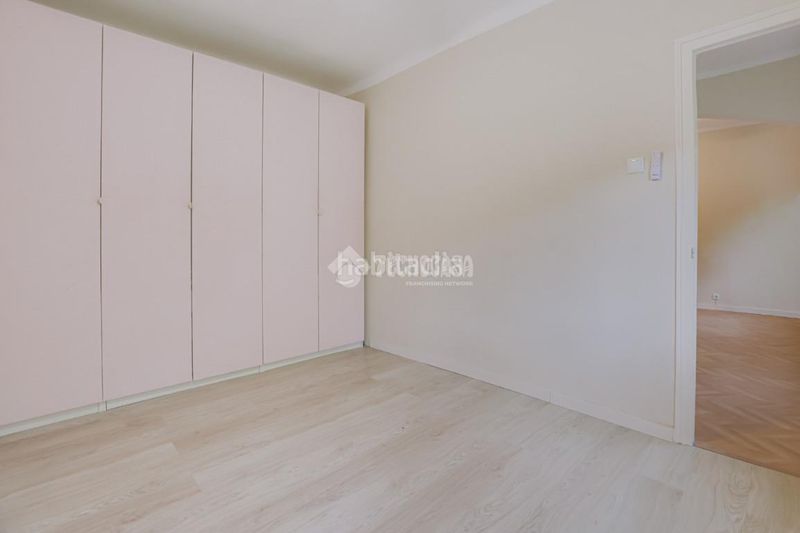 Foto bc60a1c2-7a17-487e-892a-8eb711de7e16. Pis a Turó de la Peira Barcelona
