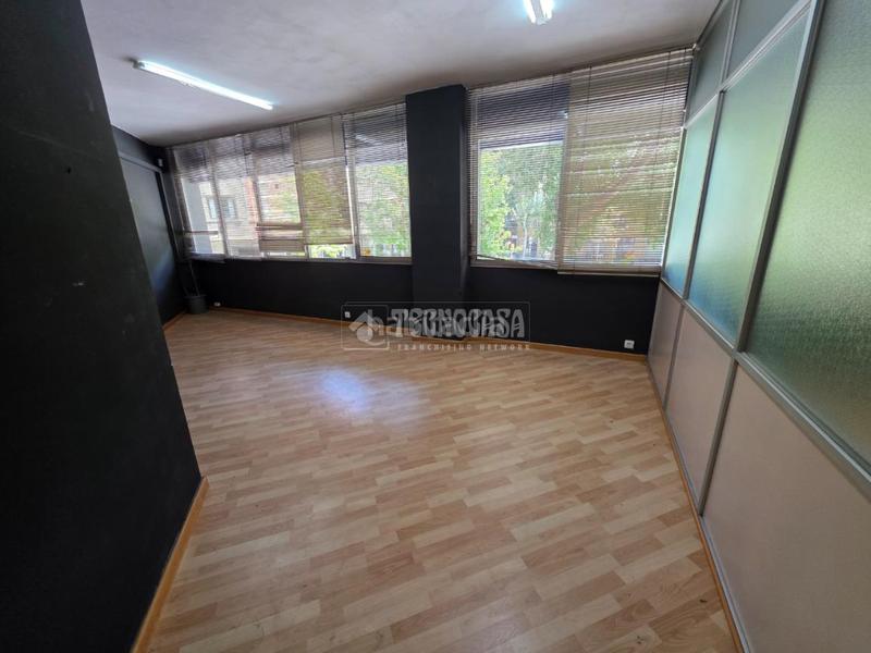Foto b99e481e-09ba-4a2e-aab0-a01d541cc420. Alquiler oficina despacho en alquiler en La Nova Esquerra de l´Eixample Barcelona