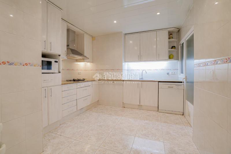Foto 0a99c324-0490-4b33-bd40-a5db517dc6ed. Appartamento con riscaldamento parcheggio in La Nova Esquerra de l´Eixample Barcelona