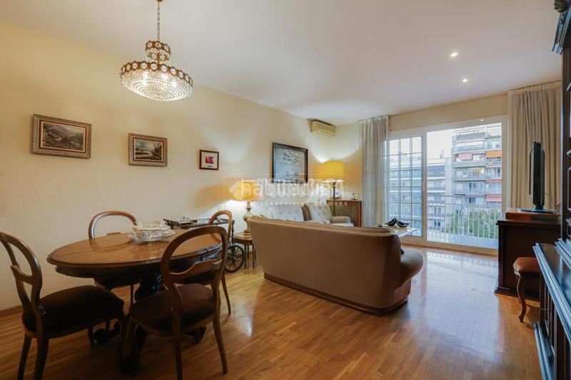 Foto 53553118-2161-4619-b887-ac97984a98fc. Appartamento con riscaldamento parcheggio in La Nova Esquerra de l´Eixample Barcelona