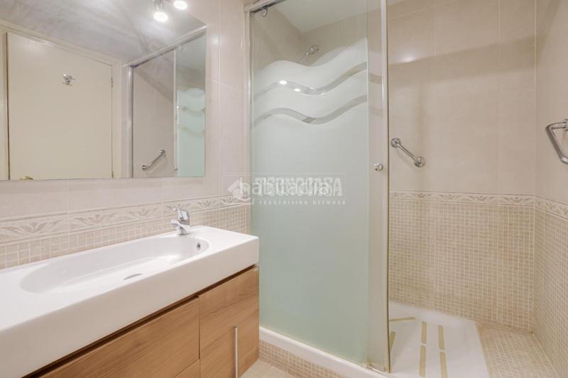 Foto dab3705a-5fbc-42f4-8716-9d6e38c1a060. Appartamento con riscaldamento parcheggio in La Nova Esquerra de l´Eixample Barcelona