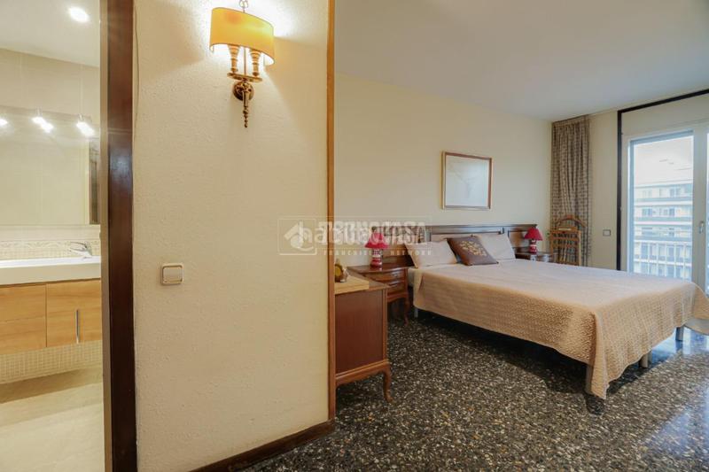 Foto ee4bc7f0-0201-4bb2-98a5-b63ef1c120da. Appartamento con riscaldamento parcheggio in La Nova Esquerra de l´Eixample Barcelona