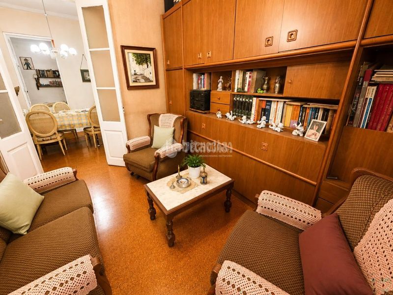 Foto 0db6e6c0-86ee-4fd8-b727-de324cd0f8a4. Pis amb calefacció a La Nova Esquerra de l´Eixample Barcelona