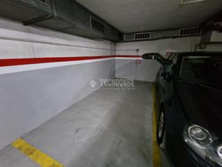 Parking voiture dans La Nova Esquerra de lEixample. Boxplaza de garaje en venta en barcelona