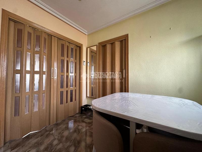 Foto f1eb1e44-4895-4073-88d0-9c0bb5efd6d8. Piso  en venta en Lucero Madrid