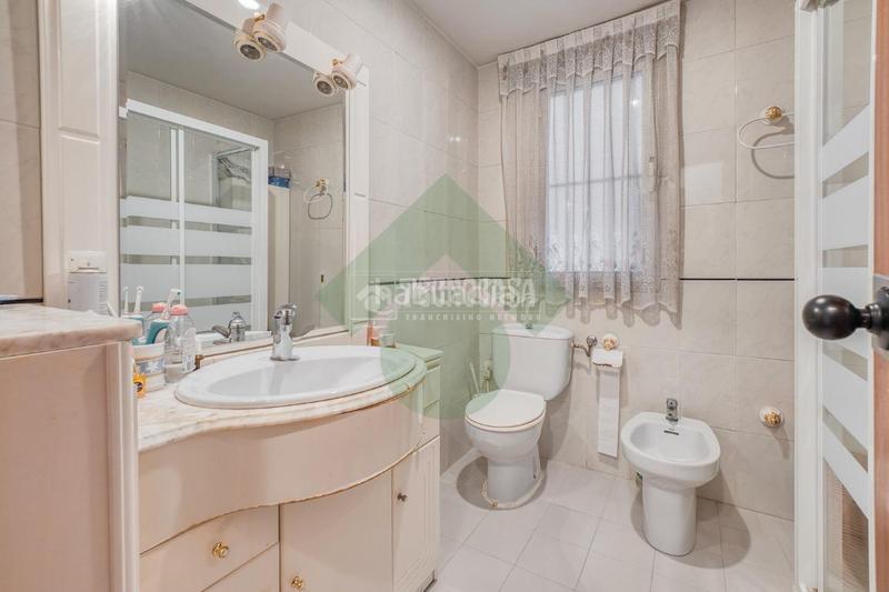 Foto be310791-58e1-4b8a-9fb1-87185a9d4c9a. Flat with heating parking in Vista Alegre Madrid