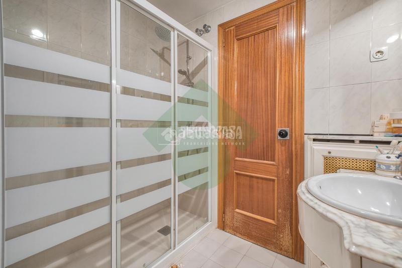 Foto c398e06c-8805-406f-bd14-4df1a1e5f6c0. Flat with heating parking in Vista Alegre Madrid