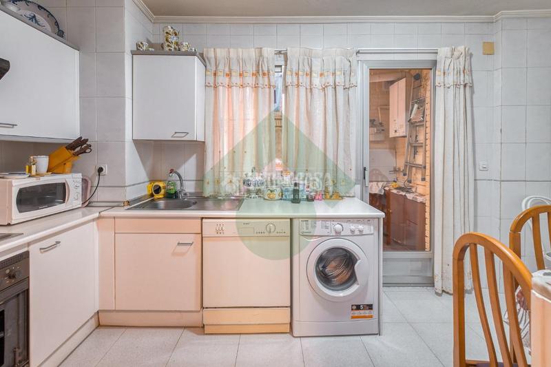 Foto fb26ab8b-7438-410e-91e7-d10c6b696a2b. Flat with heating parking in Vista Alegre Madrid