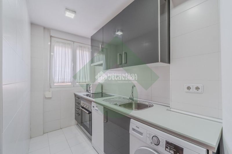 Foto e6d1df8a-7af6-417c-b405-e93abb644b7b. Piso  en venta en Vista Alegre Madrid
