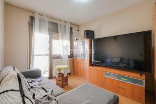 Etagenwohnung in Santa Rosa. Piso en venta en santa coloma de gramenet