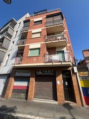 Etagenwohnung in Santa Rosa. Piso en venta en santa coloma de gramenet