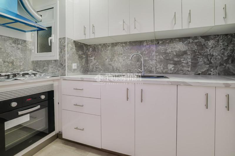 Foto 8c866c9f-b74b-497d-8b01-79be2b828324. Piso  en venta en Santa Rosa Santa Coloma de Gramenet